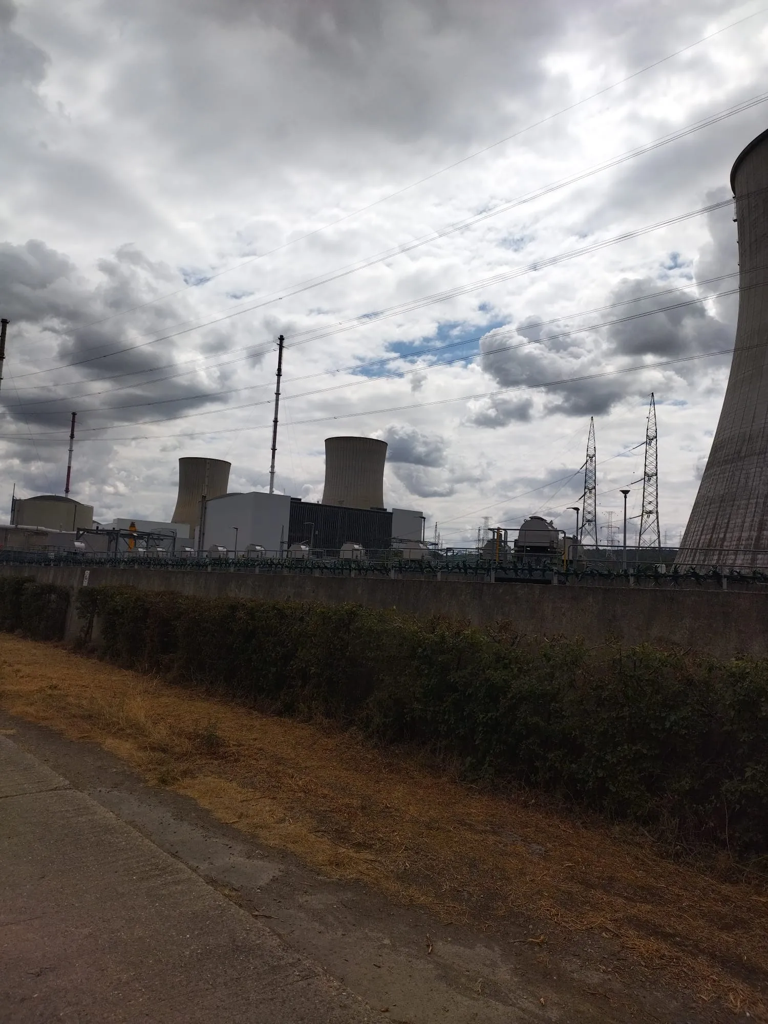Les tours de refroidissement de la centrale nucléaire de Tihange