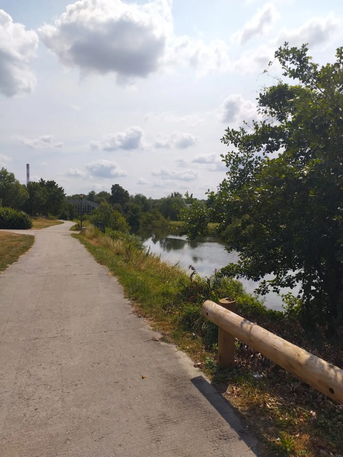 La voie verte qui longe la Sambre
